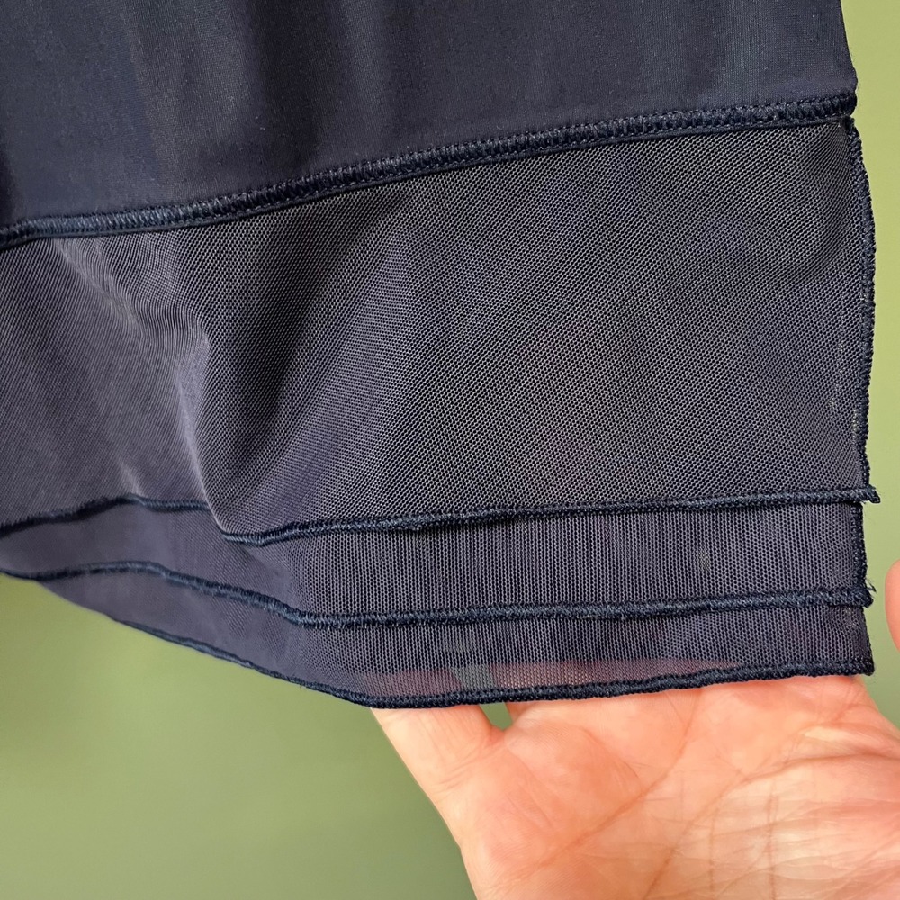 Lululemon Navy Blue Sole Training Athletic Top Layered Mesh Hem‎ Women Size 4 - Picture 3 of 5